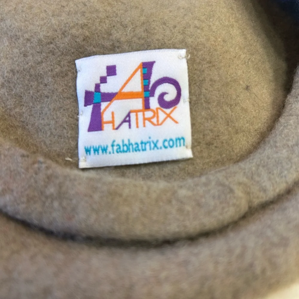 Beret by Hatrix, Taupe, Wool, Women’s Small - Picture 4 of 7